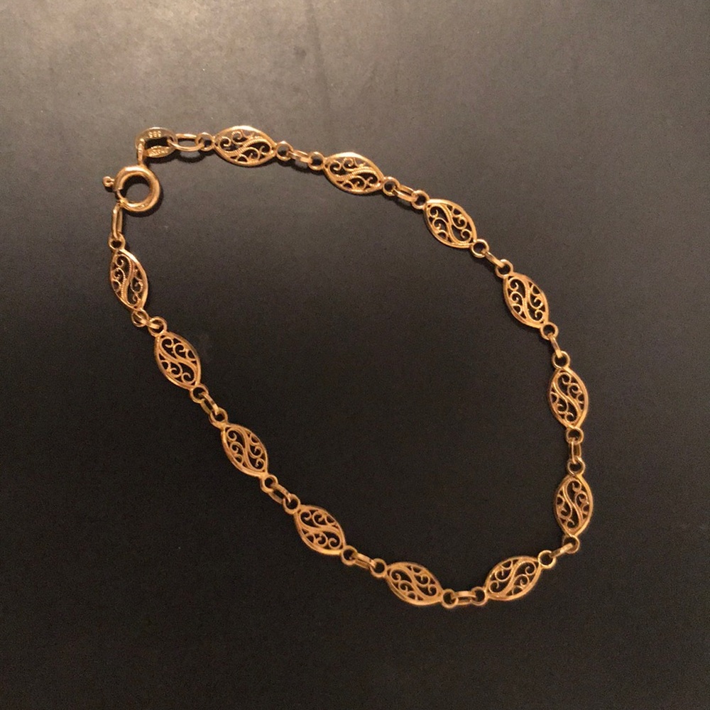 Filigree gold bracelet
